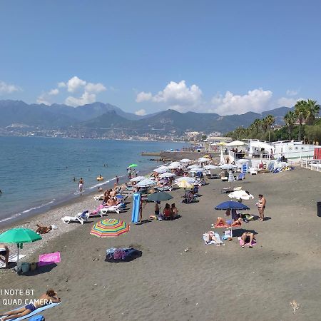 Holiday Home Casa Vacanze ซาแลร์โน ภายนอก รูปภาพ