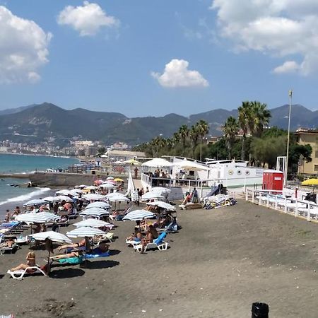 Holiday Home Casa Vacanze ซาแลร์โน ภายนอก รูปภาพ