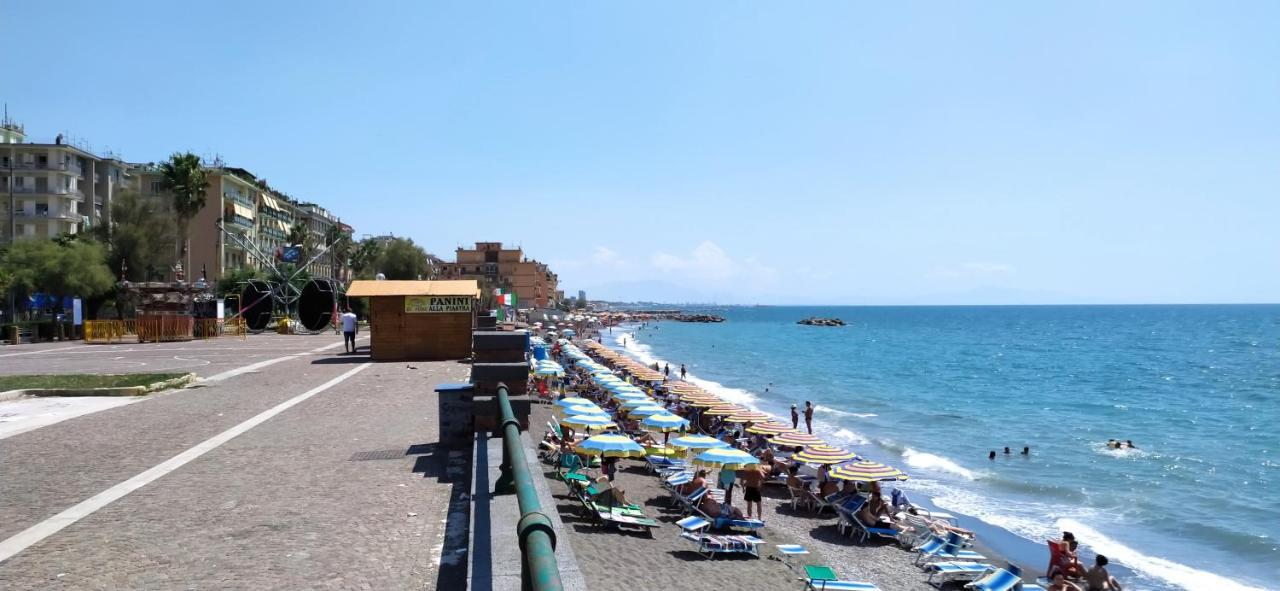 Holiday Home Casa Vacanze ซาแลร์โน ภายนอก รูปภาพ