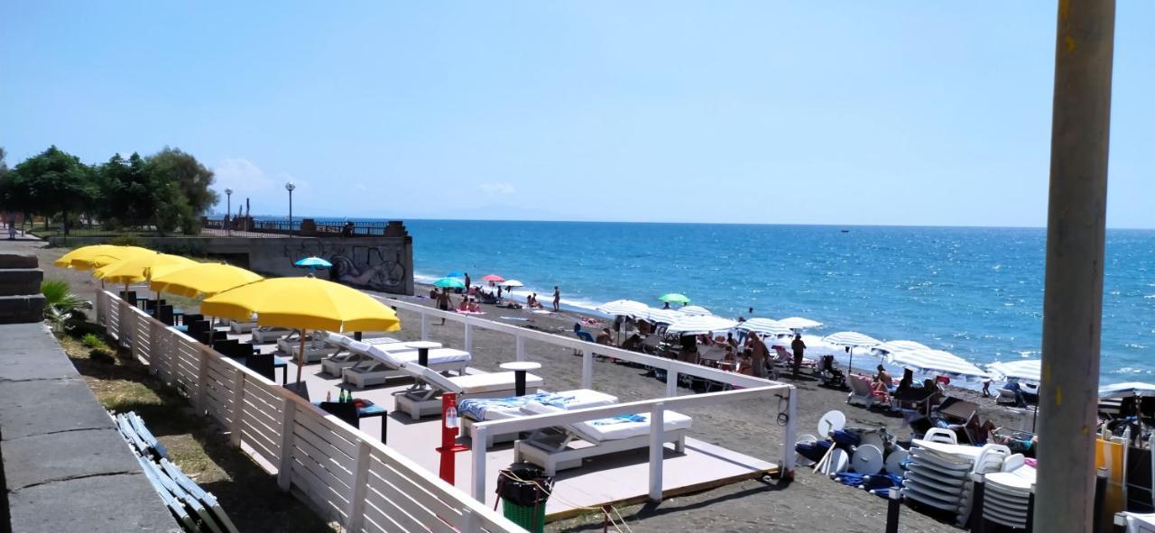 Holiday Home Casa Vacanze ซาแลร์โน ภายนอก รูปภาพ