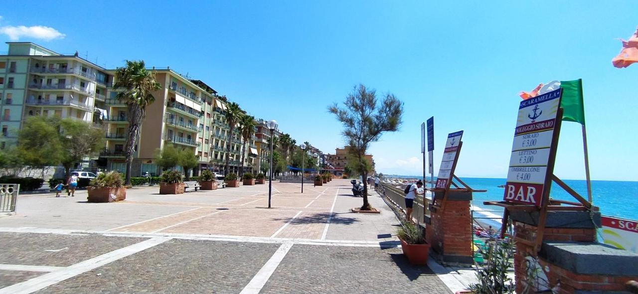 Holiday Home Casa Vacanze ซาแลร์โน ภายนอก รูปภาพ