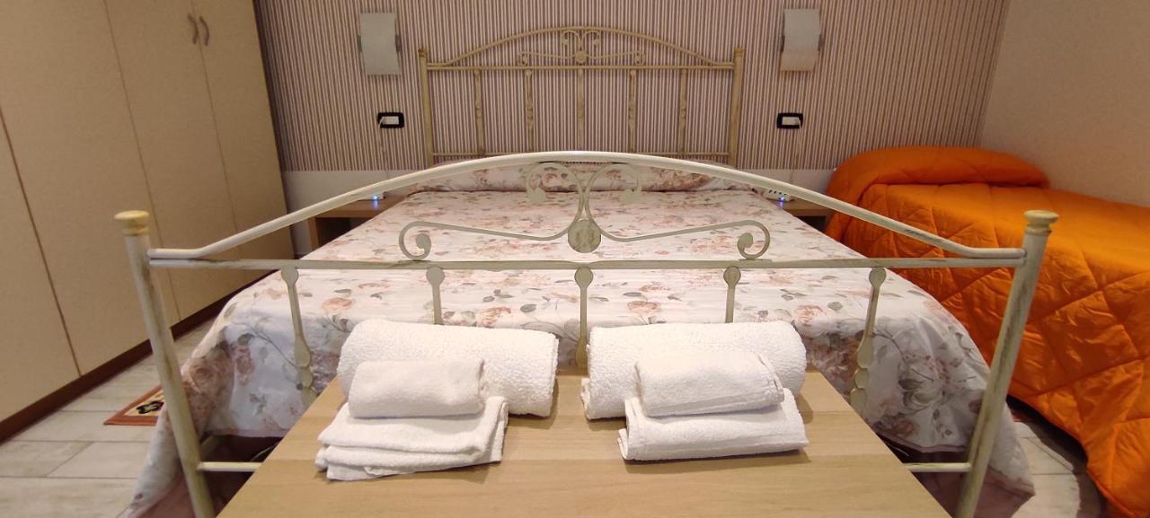 Holiday Home Casa Vacanze ซาแลร์โน ภายนอก รูปภาพ