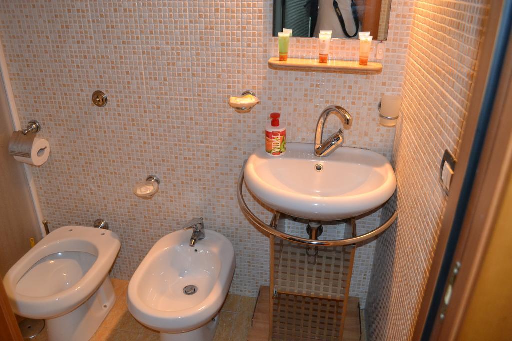Holiday Home Casa Vacanze ซาแลร์โน ภายนอก รูปภาพ