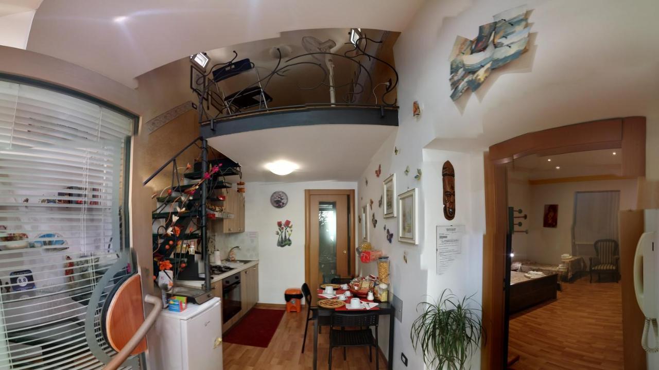 Holiday Home Casa Vacanze ซาแลร์โน ภายนอก รูปภาพ